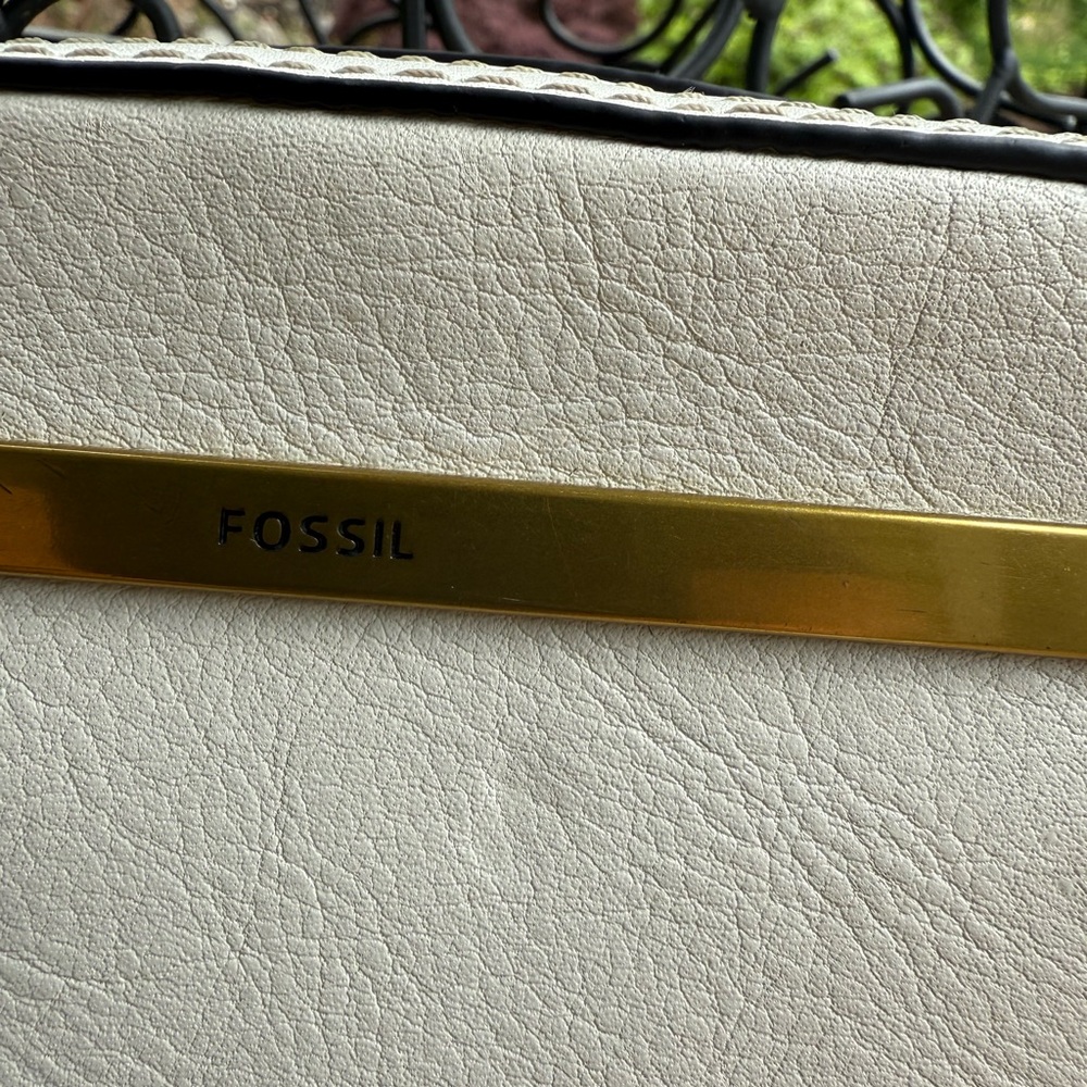Fossil White Crossbody Bag with Gold Accent - Picture 3 of 8